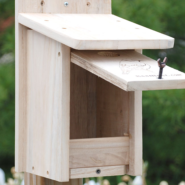 opened up view of Birdhouse for Bluebirds, Classic Design www.wingandhive.com